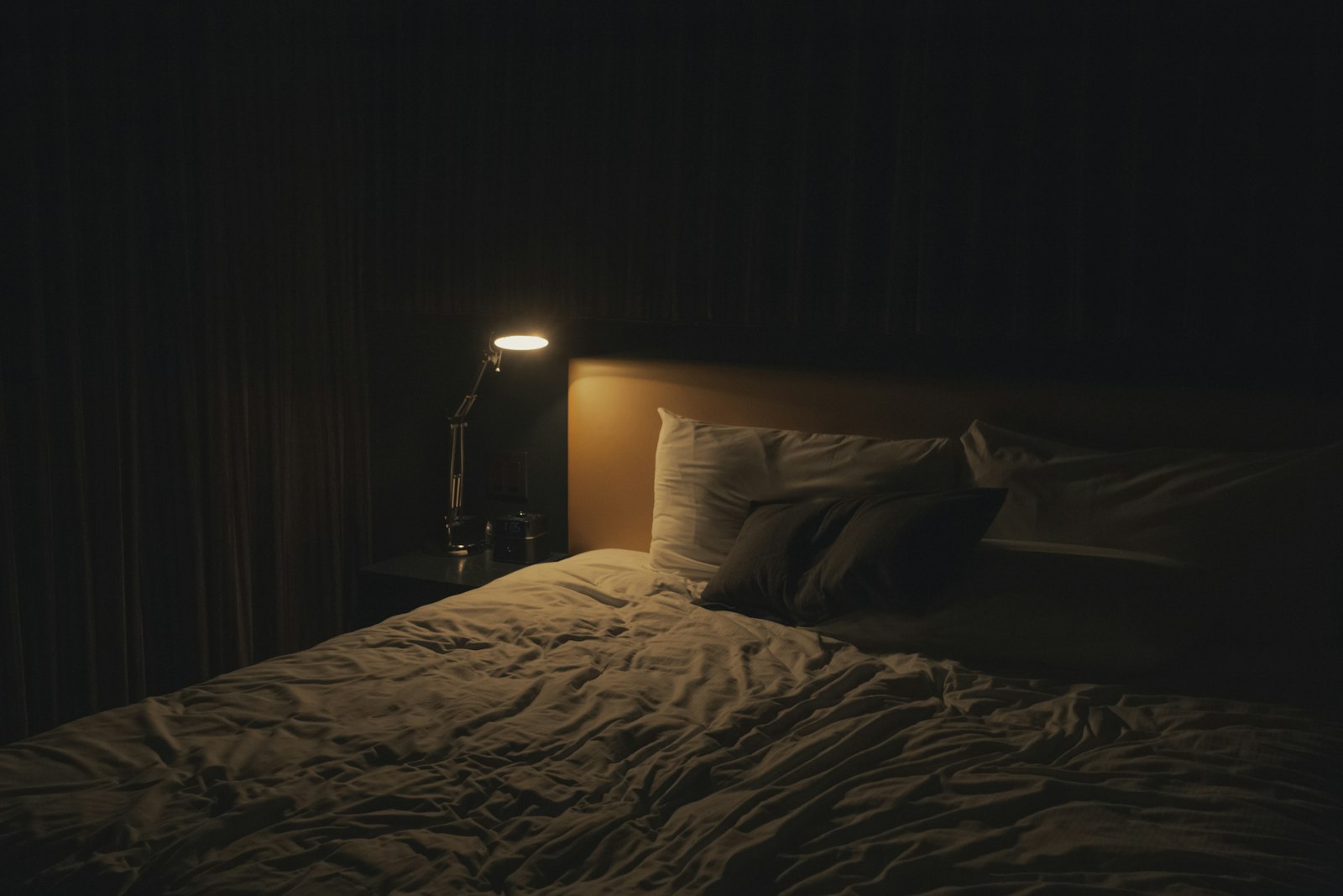 Chambre sombre au petit matin